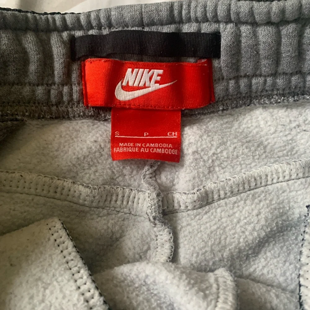 Nike Track Bottom - Picture 6 of 8